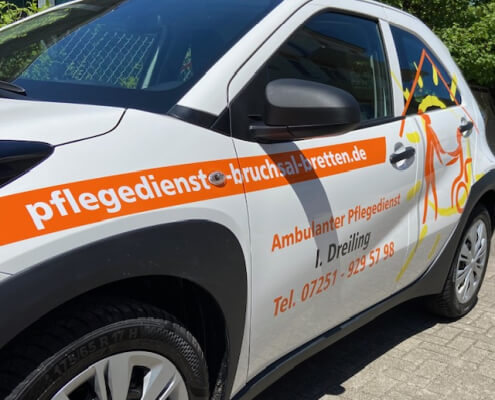 Fahrzeug mit Beschriftung